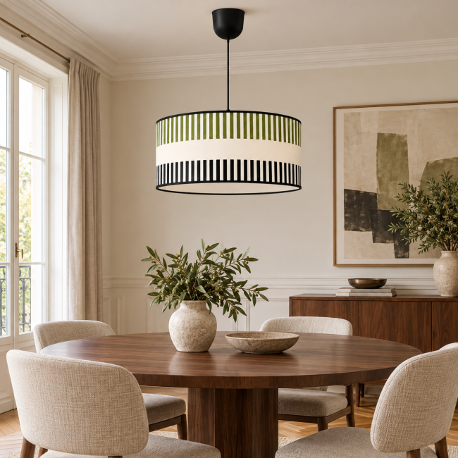 Suspension RIVAGE vert olive en situation dans un intérieur, motifs graphiques et finitions noires