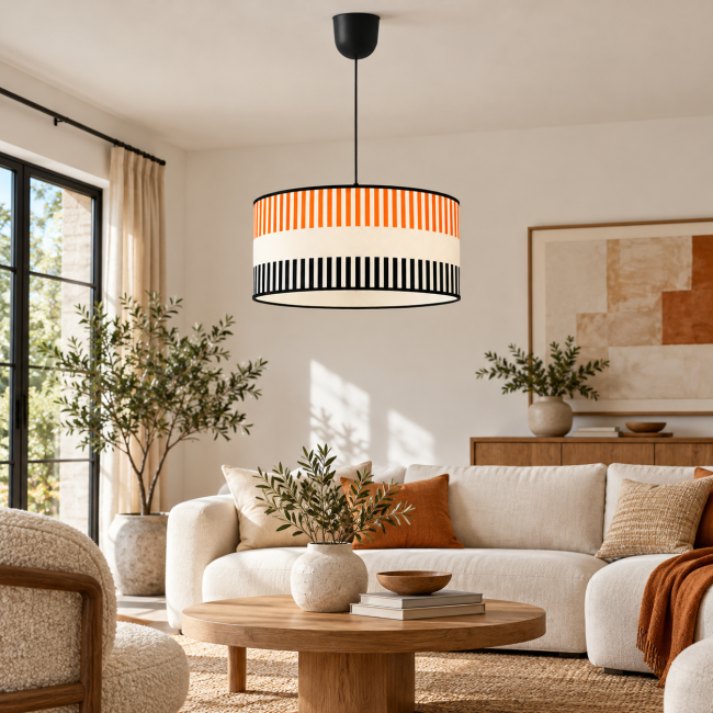 Suspension RIVAGE orange potiron en situation dans un intérieur, motifs graphiques et finitions noires