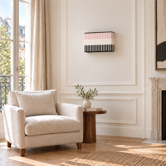 Applique murale RIVAGE rose pastel éteinte en situation dans un intérieur