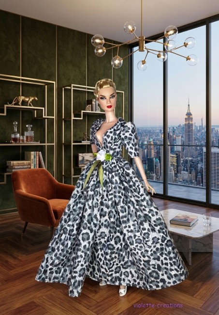 Robe de Bal Léopard Gris pour Poupée | Violette-Creations Robe de bal pour poupée type Barbie en coton imprimé léopard gris et blanc, manches bouffantes, décolleté V, décoration rose blanche et ruban vert olive à la taille, création artisanale par Violette-Creations.