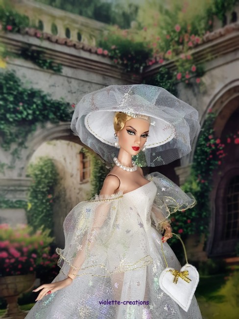 Robe princesse blanche poupée type Barbie Robe princesse blanche en tulle scintillant pour poupée type Barbie avec chapeau, sac cœur et bijoux