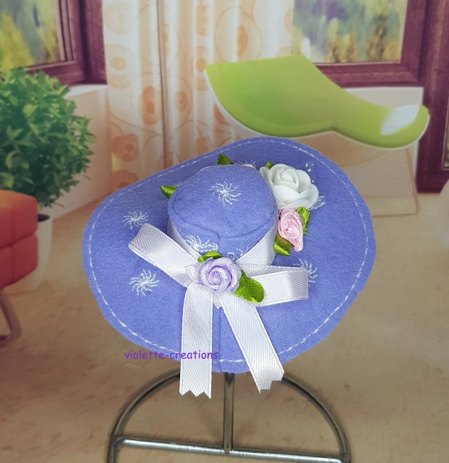 Chapeau en feutrine violet romantique – Poupée type Barbie chapeau feutrine violet avec rose et ruban pour poupée Barbie