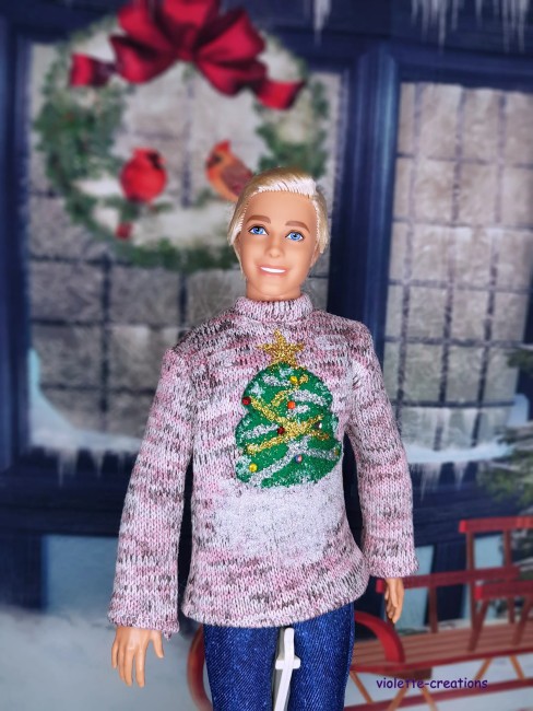 Pull Noël Poupée Ken- Maille Jersey Coton Scintillant Pull de Noël artisanal en maille jersey coton pour poupée ken , Motif sapin en appliqué feutrine avec strass et paillettes neige.