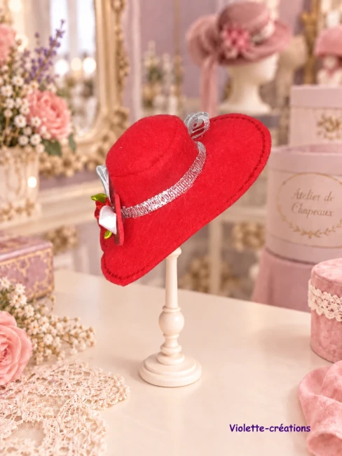 Chapeau Capeline rouge et argenté pour Poupées Barbie Chapeau Capeline rouge et argenté pour Poupées Barbie