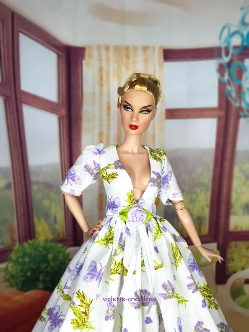 Robe poupée Barbie lavande coton provençal décolleté V avec rose en ruban robe poupée Barbie coton provençal lavande rose ruban élégante