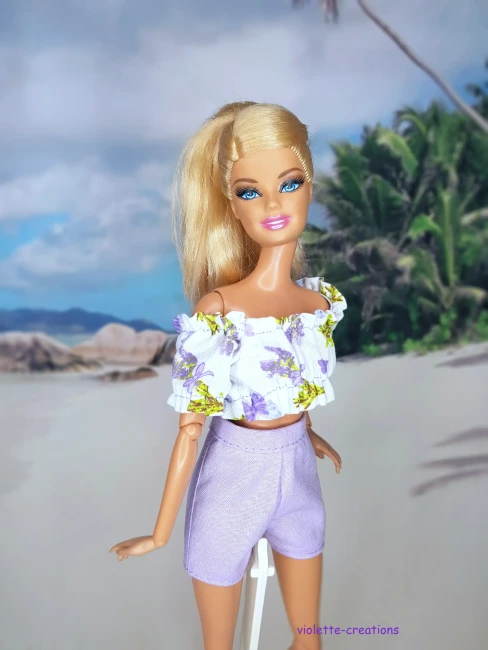 Tenue poupée Barbie top lavande et short violet