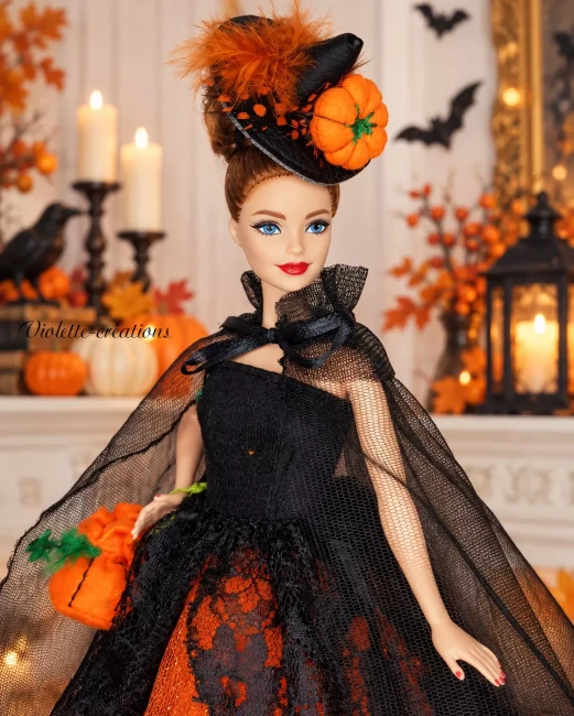 tenue de sorcière halloween pour poupée barbie (3) Poupée mannequin 29 cm en robe de sorcière Halloween orange pailletée et dentelle noire avec cape, chapeau et sac citrouille.