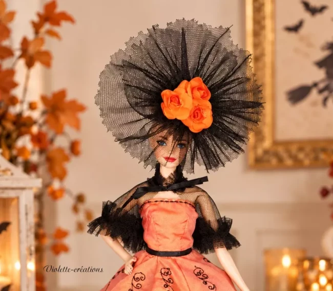 robe-halloween-poupee-barbie-violette-creations.2webp Robe Halloween orange en taffetas et tulle noir pour poupée mannequin type Barbie avec coiffe fleurie