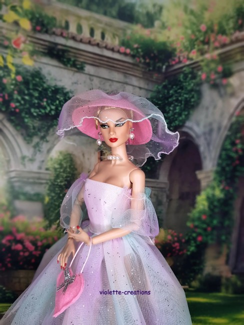Robe princesse multicolore en tulle pailleté pour poupée Barbie avec chapeau rose et sac cœur
