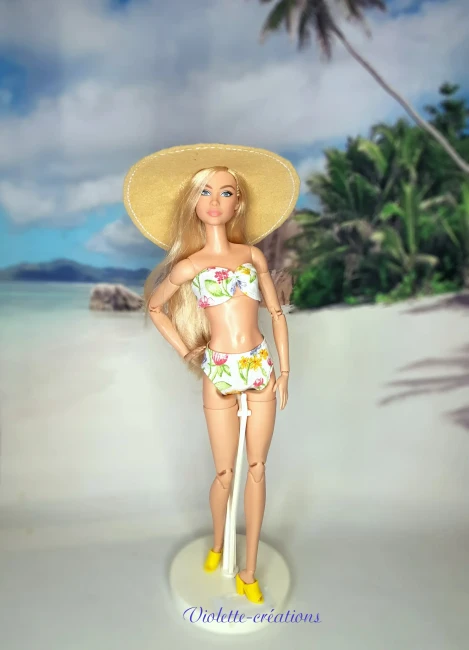 Ensemble de Plage Romantique pour PoupĂ©e Mannequin type Barbie Ensemble de plage pour poupĂ©e mannequin type barbie : maillot coton fleuri, veste dentelle et accessoire de tĂȘte en feutrine - Violette-crĂ©ations