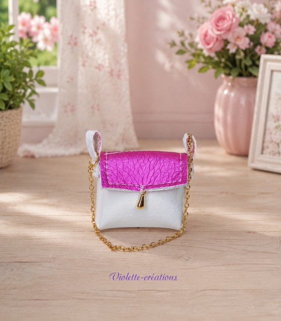 Sac-a-main-miniature-pour-poupee-type-barbie Sac à main miniature blanc et rose métallisé avec chaßne dorée pour poupée type Barbie, création Violette-créations.