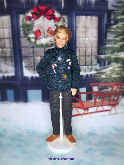 Pull de NoĂ«l bleu pour poupĂ©e Ken â Fait main en coton Pull de NoĂ«l bleu en coton pour poupĂ©e Ken, dĂ©cor cannes en sucre et Ă©toiles, crĂ©ation artisanale Violette-Creations