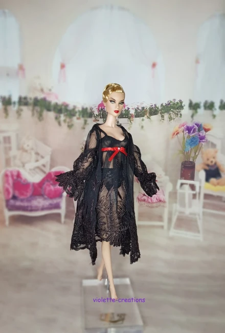 Tenue de Nuit Rouge et Noire pour Poupée type Barbie | Lingerie Brodée Tenue de nuit pour poupée type Barbie, déshabillé noir en dentelle et nuisette avec ruban rouge