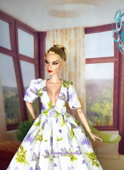 Robe poupée Barbie lavande coton provençal décolleté V avec rose en ruban robe poupée Barbie coton provençal lavande rose ruban élégante