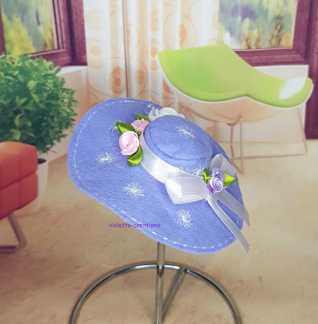 Chapeau en feutrine violet romantique – Poupée type Barbie chapeau feutrine violet avec rose et ruban pour poupée Barbie
