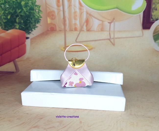 Sac à main en simili blanc avec transfert pour poupée Barbie 6 Sac à Main en Simili Rose Clair et tissu fleuri pour Poupée Barbie