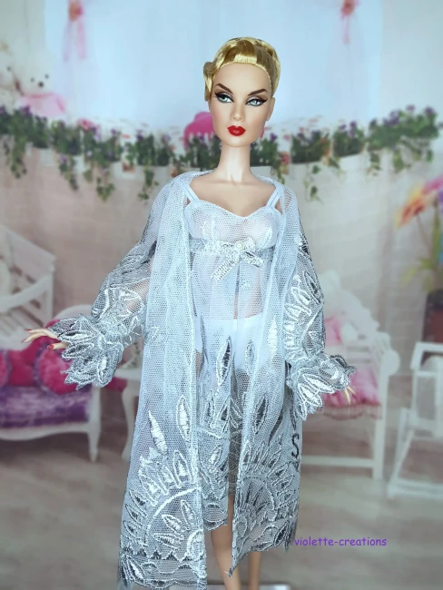 Tenue de nuit féerique blanche et argentée pour poupée type Barbie, ensemble lingerie brodé avec peignoir assorti