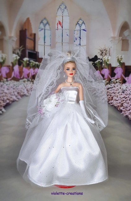 Robe de mariée artisanale pour poupée mannequin 29 cm avec voile en dentelle, collier, boucles d’oreilles et gants – violette-créations