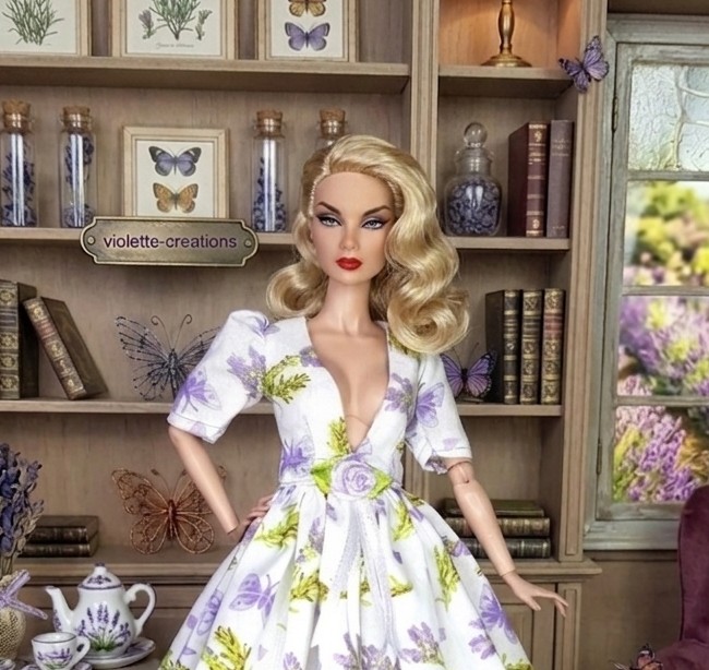 Robe poupée Barbie lavande coton provençal décolleté V avec rose en ruban robe poupée Barbie coton provençal lavande rose ruban élégante