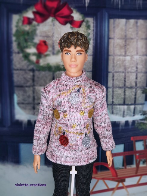 Pull de Noël « Ugly Sweater » pour Poupée Mannequin Type Ken (29 cm) Pull de Noël « Ugly Sweater » pour Poupée Mannequin Type Ken (29 cm)