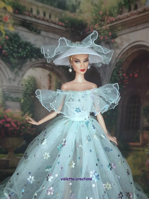 Robe princesse vert d'eau en tulle avec fleurs scintillantes pour poupée Barbie