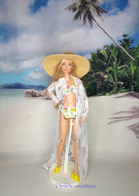 Ensemble de Plage Romantique pour PoupĂ©e Mannequin type Barbie Ensemble de plage pour poupĂ©e mannequin type barbie : maillot coton fleuri, veste dentelle et accessoire de tĂȘte en feutrine - Violette-crĂ©ations