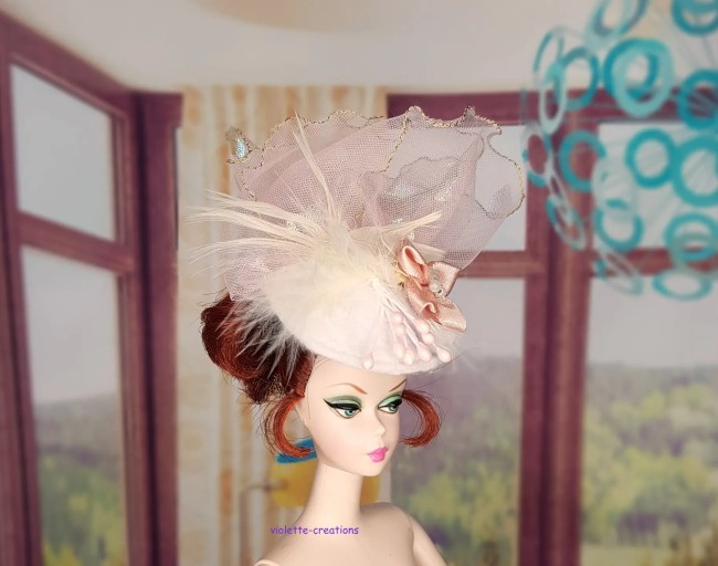 chapeau bibi blanc rose plume pour poupée Barbie