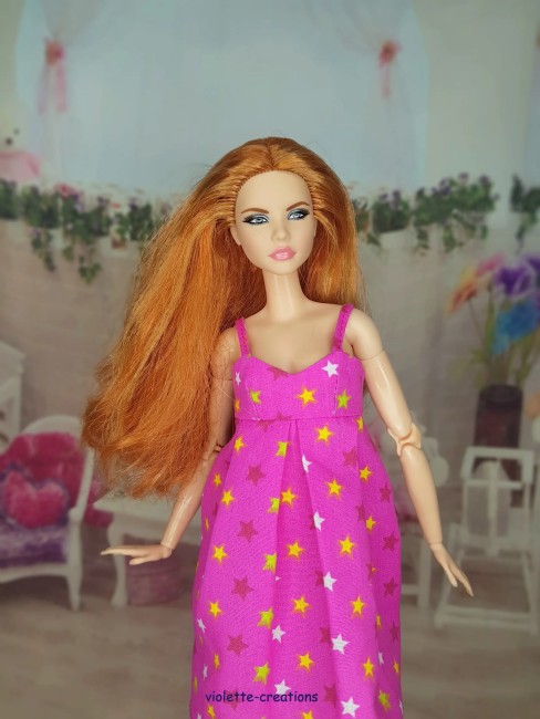 Pyjama étoilé rose en coton pour poupée Barbie avec nuisette et déshabillé – création artisanale