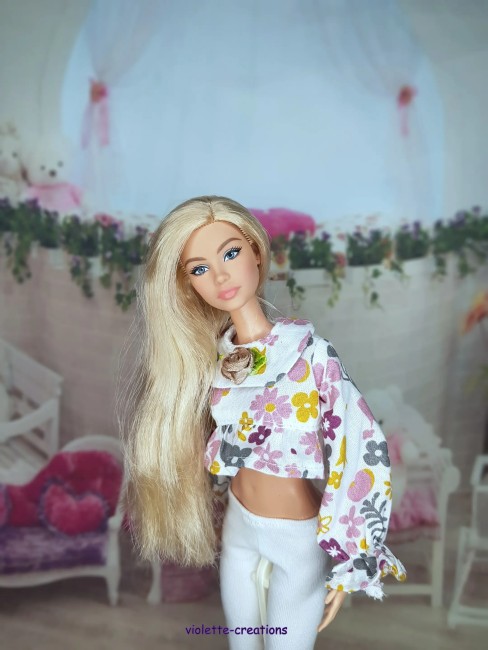 Pyjama fleuri en coton pour poupée Barbie avec pantalon blanc – création artisanale Violette-Créations