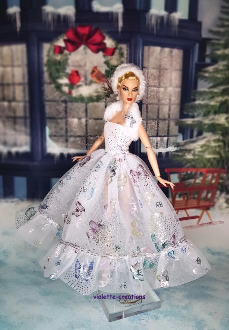 Robe princesse en organza blanc avec papillons colorés et étole en fourrure pour poupée Barbie