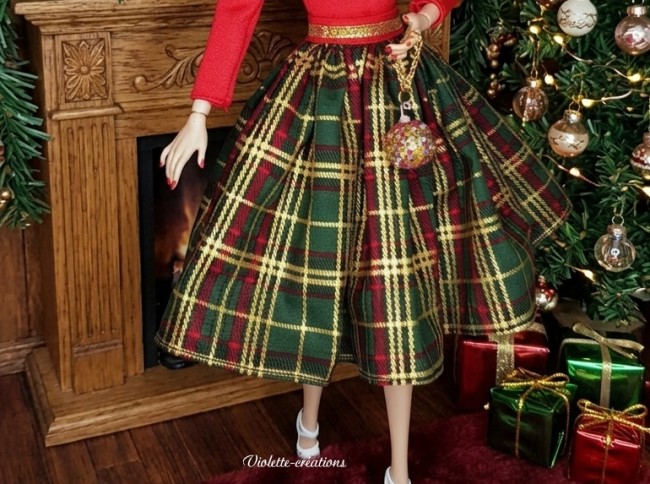 Robe de Nöel pour poupée Barbie,Jupe en Coton Tartan,Haut en Jersey Rouge ,Serre-Tête en Rose Blanche,une boule de Noël dorée incrustée de strass