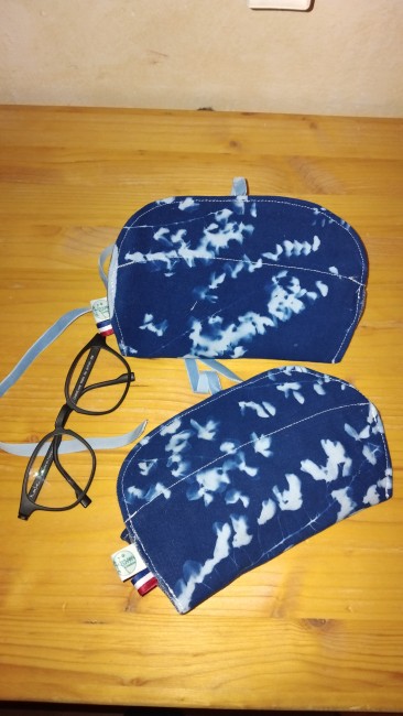 Étui à lunettes, cyanotype de glycines sur tissu