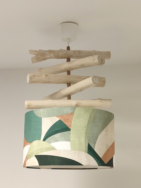 lustre suspension en bois flotté abat-jour motifs géométriques abstraits vert