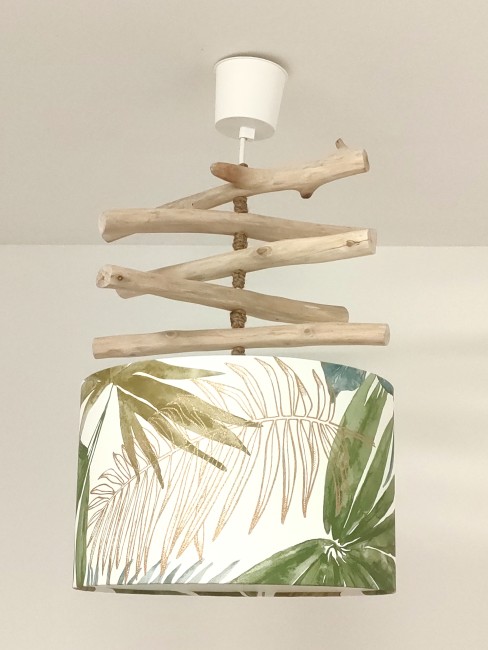 suspension lustre bois flotté abat-jour motifs feuilles exotiques dorées 