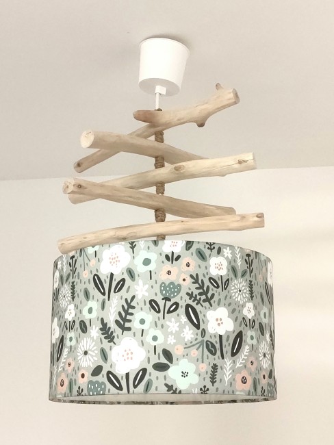 Lustre suspension en bois flotté abat-jour motifs fleurs fond vert sauge 