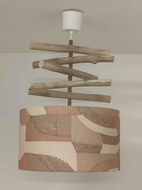 lustre suspension en bois flotté abat-jour motifs géométriques terracotta
