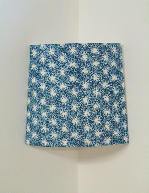 Applique murale d'angle trapèze motif japonais futon bleu