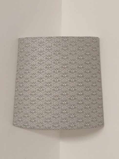 Applique murale d'angle trapèze motif géométrique riad argent