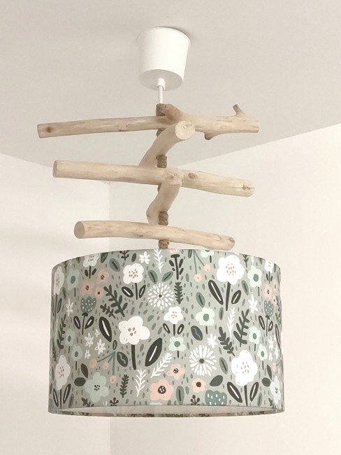 lustre bois flotté fleurs fond vert sauge