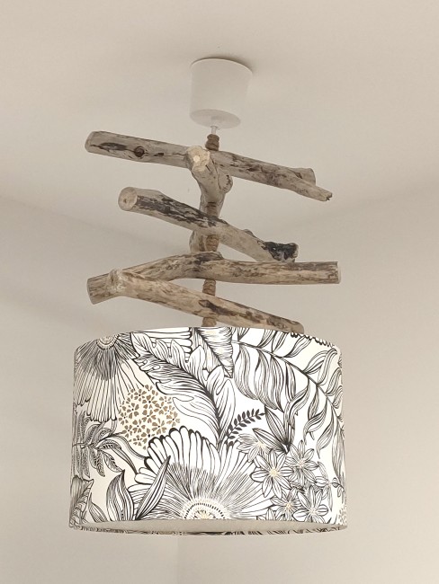 lustre bois flotté fleurs noir et blanc