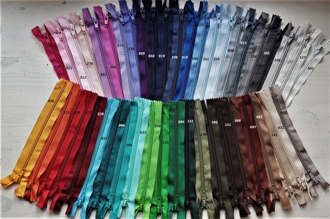 nuancier de fermeture eclair spirale avec numéros de nuancier LA BIDOUILLERIE