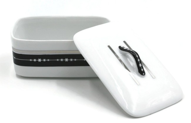 Pigments et Porcelaine boîte rectangulaire noire et platine_2