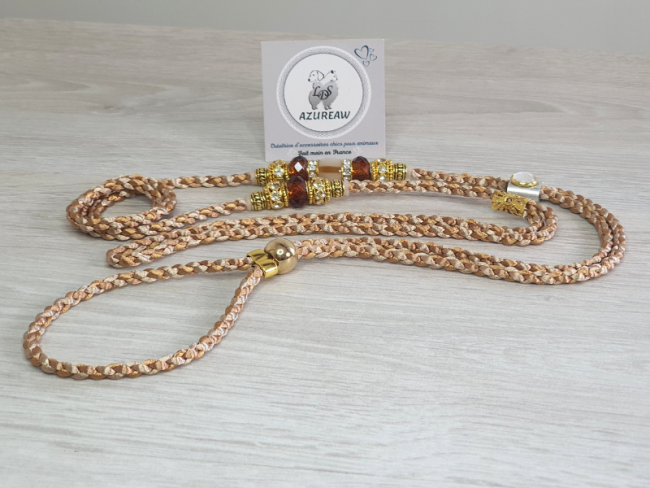 Laisse d’exposition canine Douceur d’Ambre Azureaw, champagne et caramel avec perles ambrées, entièrement tressée main.