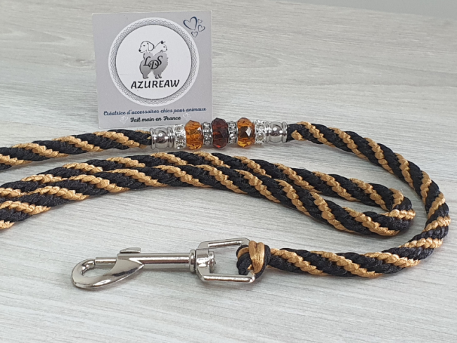 Laisse chien tressée main noir & caramel avec perles – Nuit Caramel – Azureaw Laisse chien noir et caramel avec perles – modèle Nuit Caramel – laisse mousqueton tressée main