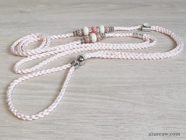 Laisse d’exposition Élégance Poudrée Azureaw, tressée blanc et rose bébé avec perles 