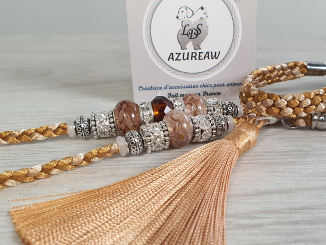 Laisse d’exposition canine Velours de caramel Azureaw, caramel et champagne avec perles, entièrement tressée main.