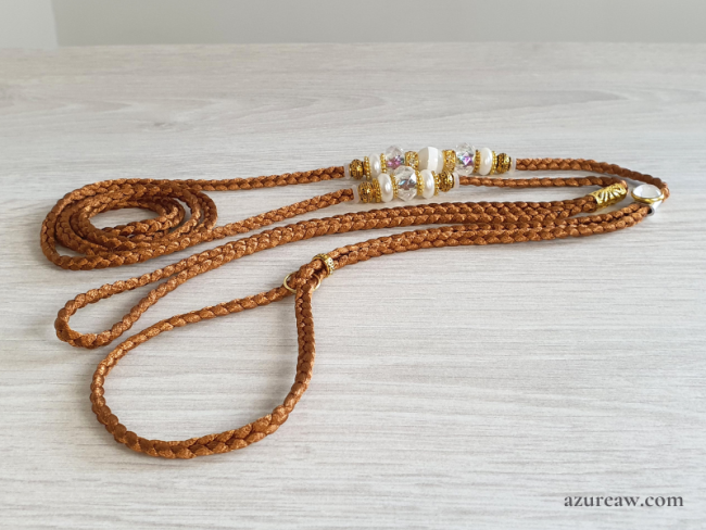 Laisse d’exposition couleur cannelle tressée main avec perles ivoire et finition dorée pour chien