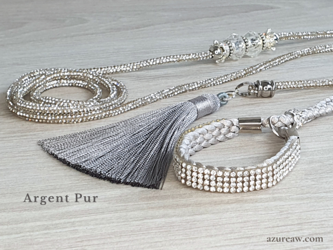Détail des strass, perles et pompon de la laisse expo Signature Scintillante - Argent Pur