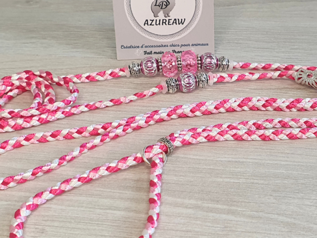 Laisse d’exposition Éclat Rosé Azureaw, tressée rose avec perles