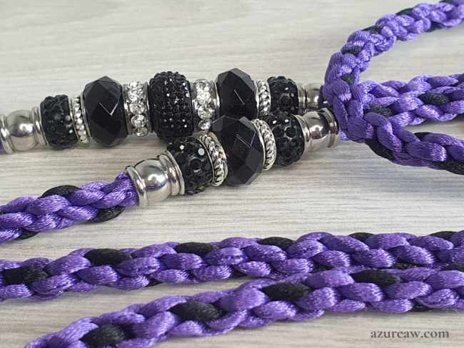 Laisse d’exposition Améthyste Noire, tressée violet et noir avec perles | Azureaw